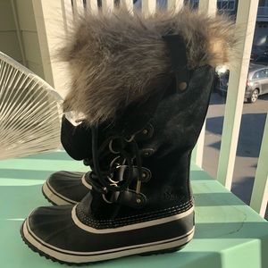 Joan of arctic sorel boots. Worn once